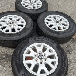 2025 Toyota Tacoma Toyo Tired 245/70 R17