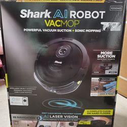 BNIB Shark Robot VacMop