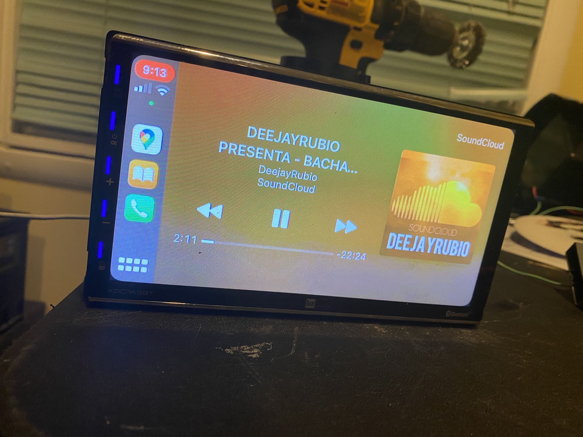 Dual With Apple CarPlay Android And Bluetooth Audio
