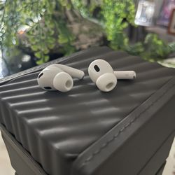 AirPod Pro  Left Ear 1st Gen, Right Air 2nd Gen 