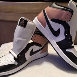 Air Jordan 1 High OG – Black/White/Mauve – Brand New Size 12M