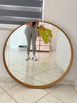 Round mirror
