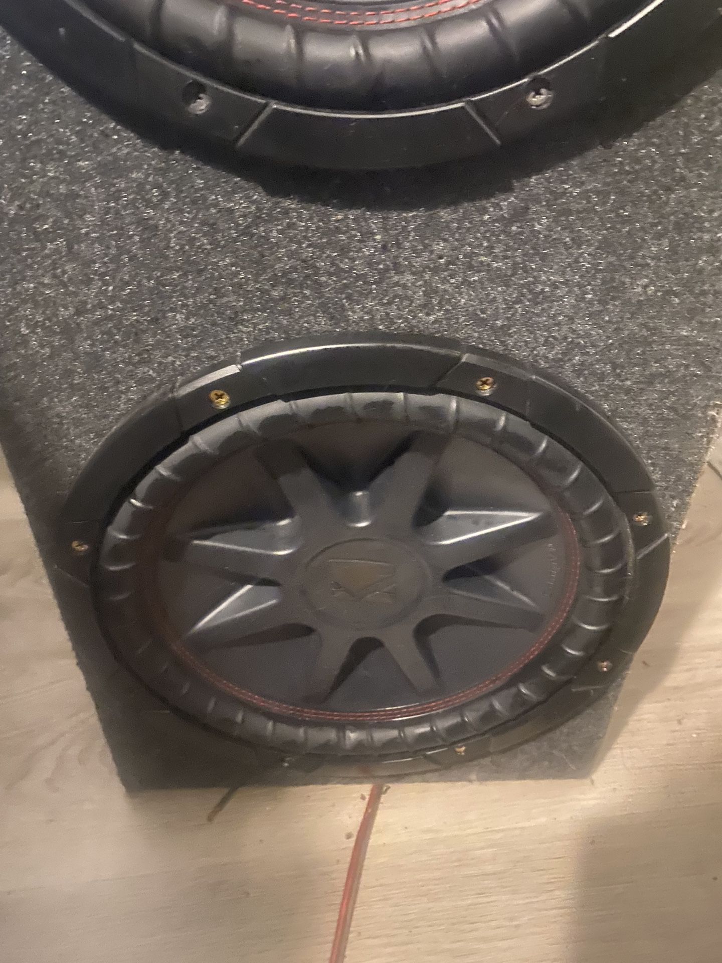 12 Subwoofers Kickers 