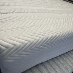 King mattress - Leesa Hybrid 