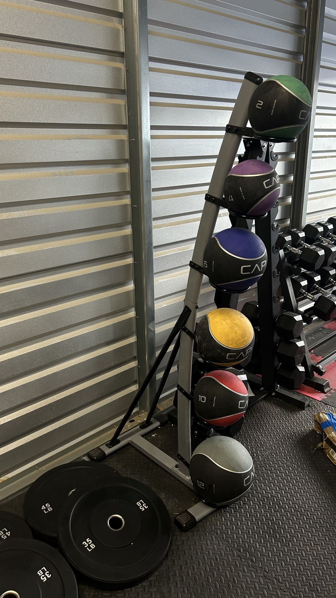 Rack of 2lb, 4lb, 6lb, 8lb, 10lb, 12lb and tier medicine ball