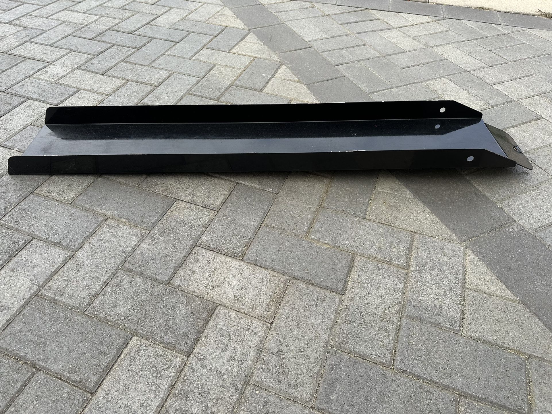 BLACK STEEL MOTORCYCLE RAMP WITH LIP 48” x 8” (FOUR FOOT) EXCELLENT CONDITION