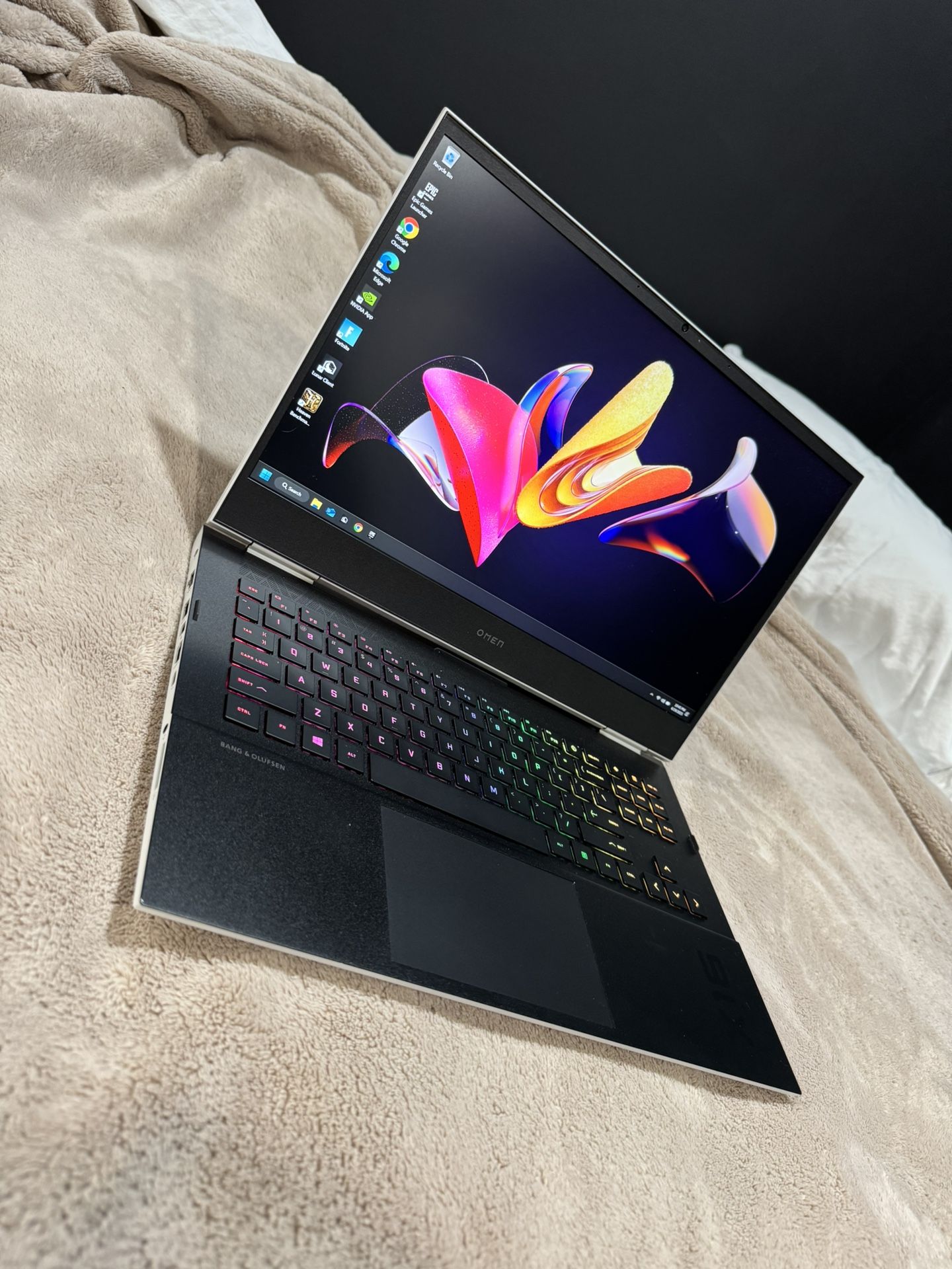 HP OMEN 16 – RTX 3070 / i7-11800H / 16GB RAM / 1TB SSD / 165Hz – High-Performance Gaming Laptop
