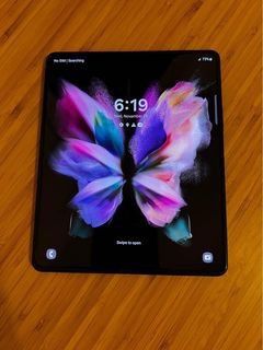 Samsung Galaxy Z fold3 5G factory unlocked 256GB great condition