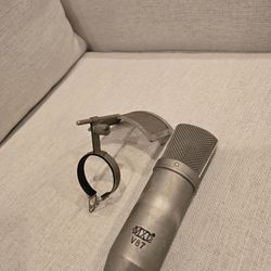 MXL V87 condenser microphone with pop filter 