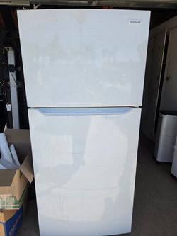 Frigidaire refrigerator ( white)