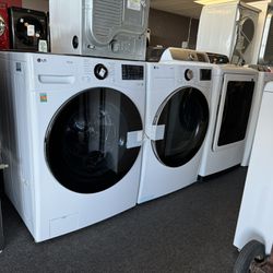 New LG Washer And Electric Dryer Set 