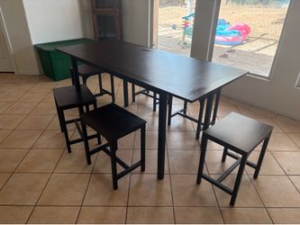 Dining room table with 6 stool seats