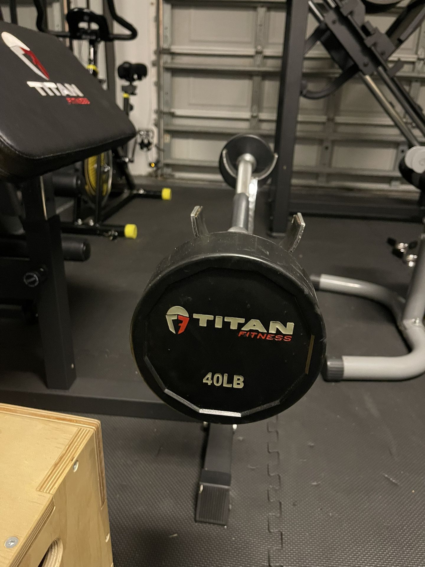 Titan Adjustable Curl Set /seat With 40 Lb Curl Bar 