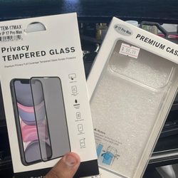 iPhone 17 Pro Max privacy screen and case