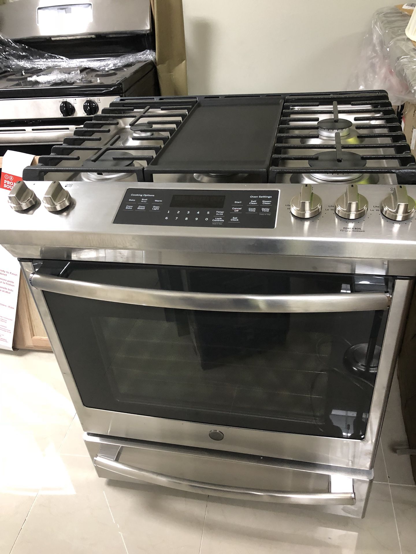 GE gas stove with convection oven