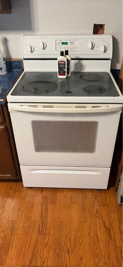 Whirlpool White Electric Range Stove