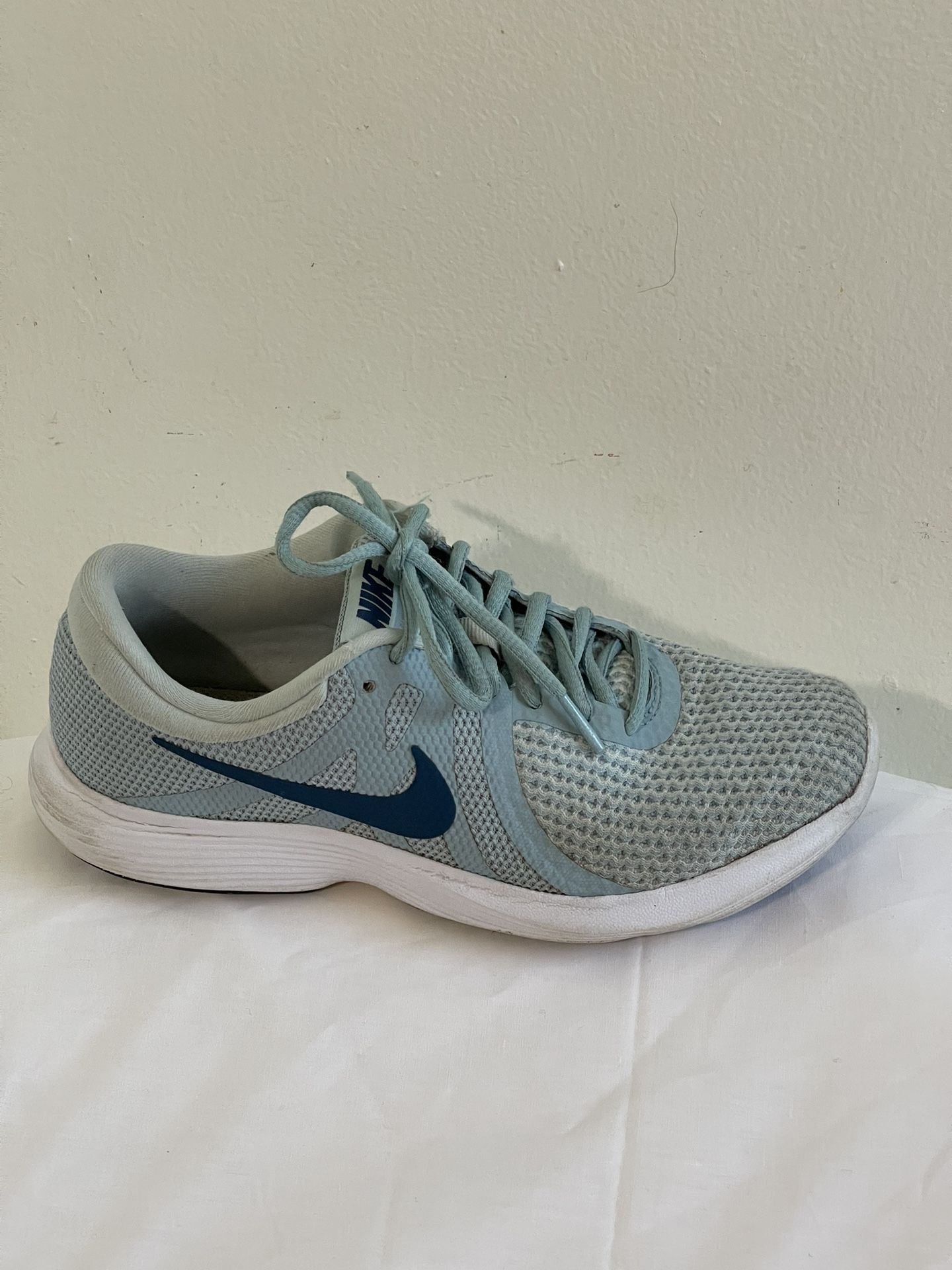 Nike Women's Revolution 4 Running Shoe Ocean Bliss/Blue Force/Glacier Blue SZ 7
