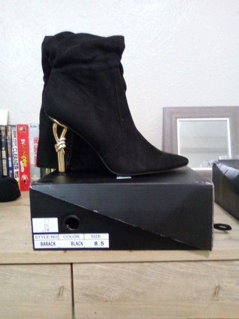 Fashion Nova Women's Boot Barack Size 8 1/2