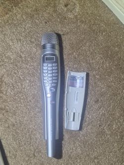 Wireless karaoke microphone