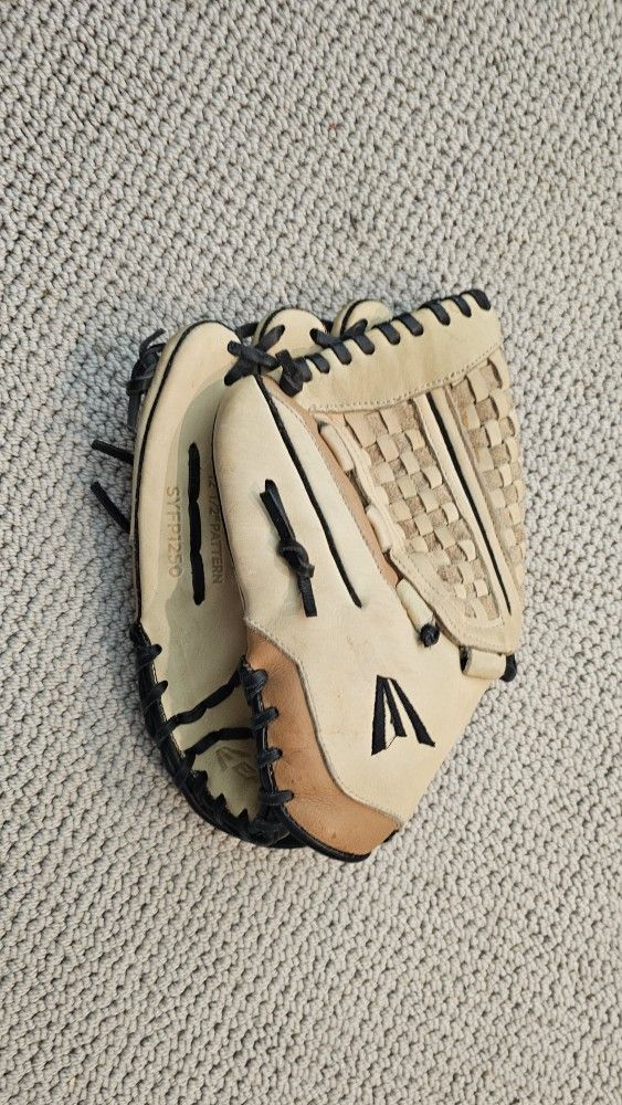 Left Hand Throw Baseball Glove