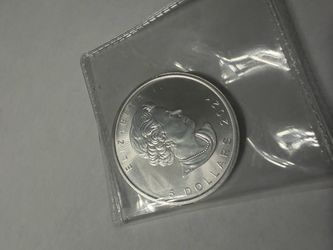 Canadian Silver Maple Leaf 5 Dollar Coin