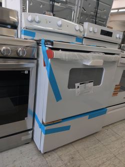 New Hotpoint 30-in 4 burners 5.0-cu ft Freestanding Electric Range ( White )