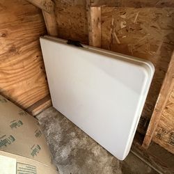 6 feet folding table