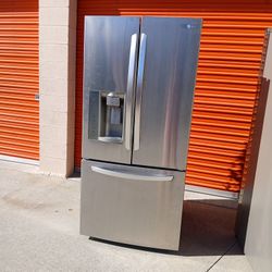 LG 33" STAINLESS STEEL COMPACT FRENCH DOOR APT SIZE  REFRIGERATOR ICE AND WATER DISPENSER 