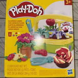 Play-Doh Blooming Flower Garden Playset, Ages 3 and up