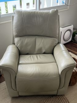 All-Leather Rooms To Go Triple Power Recliner – $450 OBO