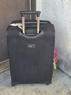 Urban luggage large very good condition very roomy for $25 in upland ca no delivery