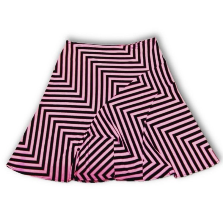 Women’s 90s Vibes Fashion Bug Pink and black chevron print skirt. Size medium