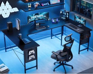U shaped desk and gaming chair