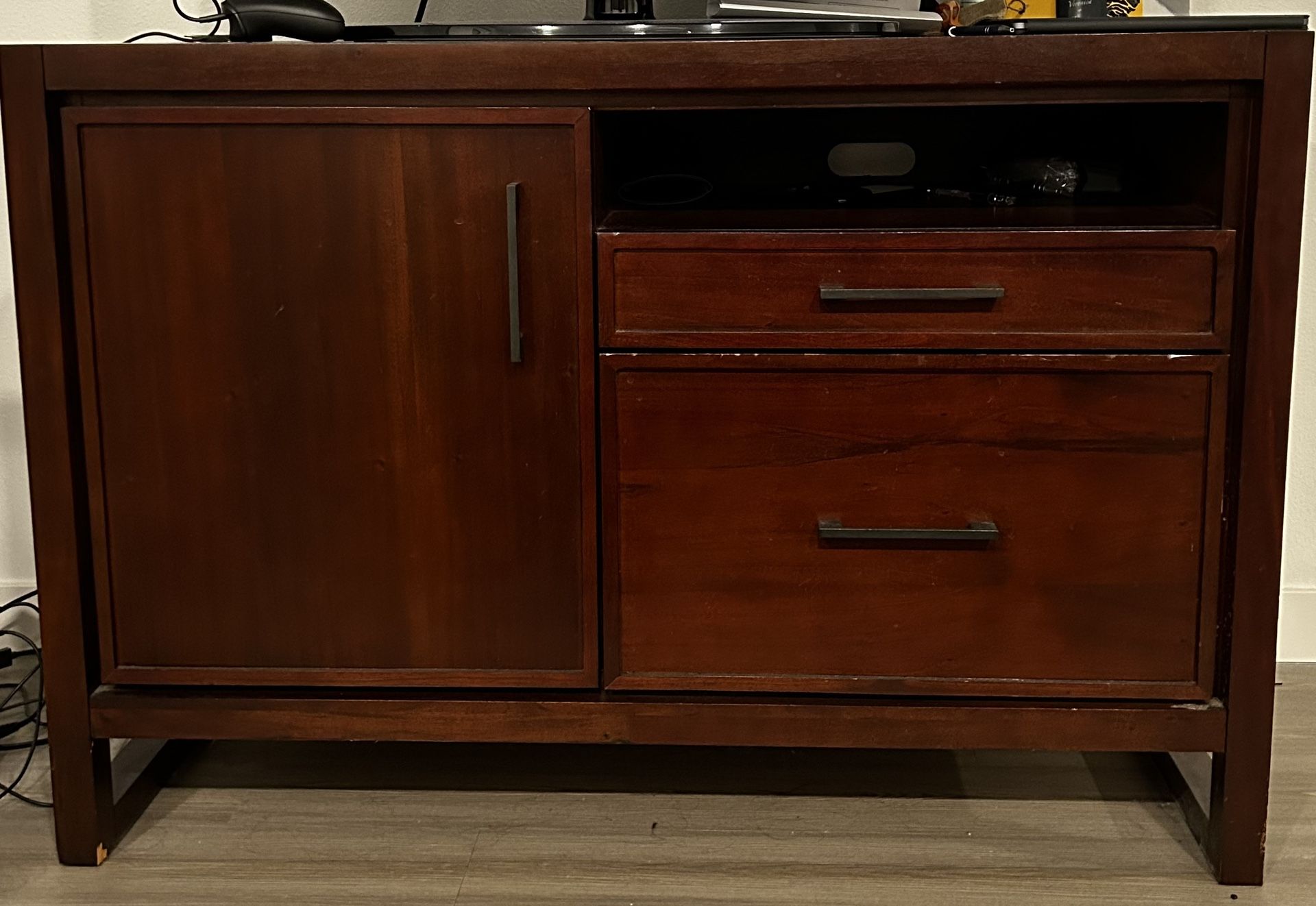 TV Stand With Ample Storage 