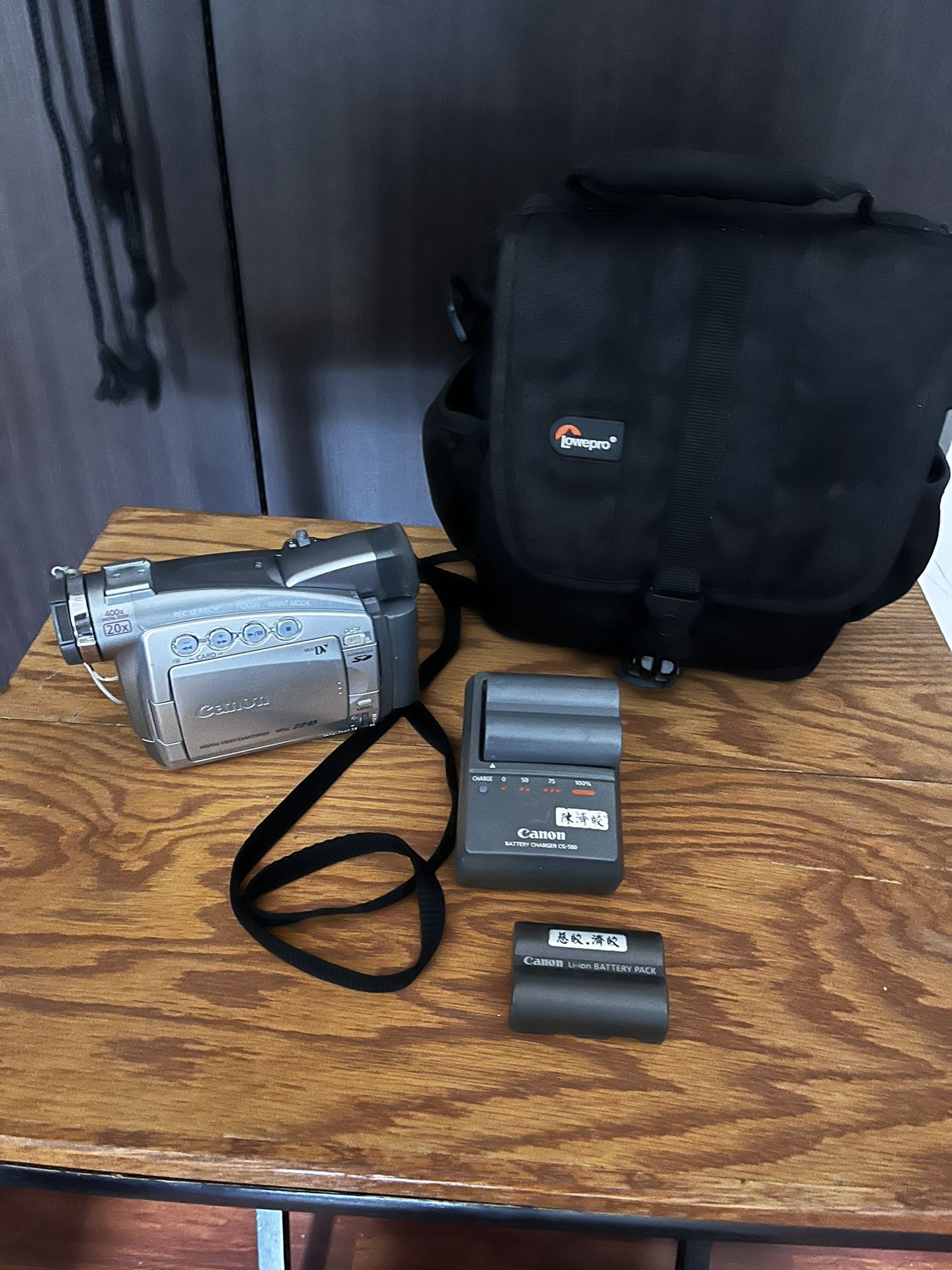 Canon NTSC ZR85 Mini DV Digital Video Camcorder