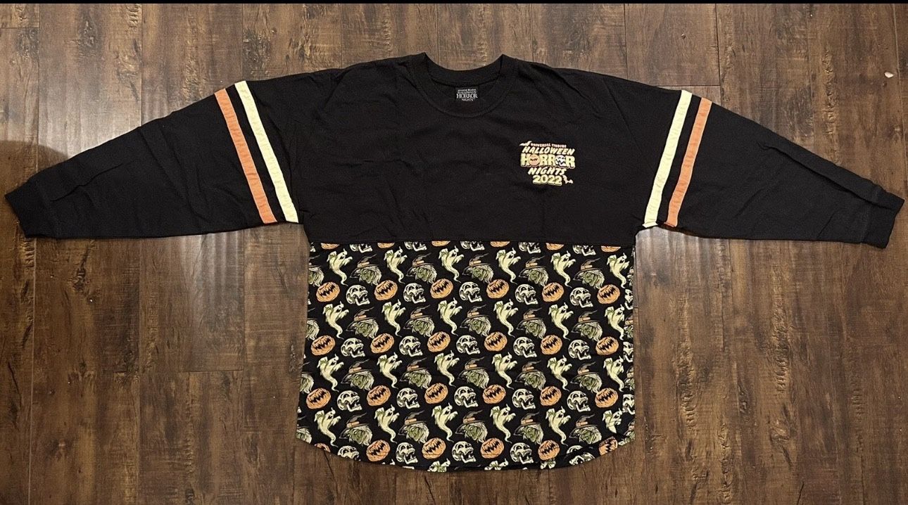 Universal Studios tee with Halloween Horror Nights 2022 Spirit Jersey