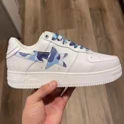 Bape Sneakers, 7M / 8.5W (check out my page 🔥) 