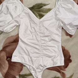 Tshirt One piece XL Brand: lulus 