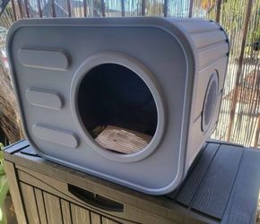 Outdoor pet weatherproof house