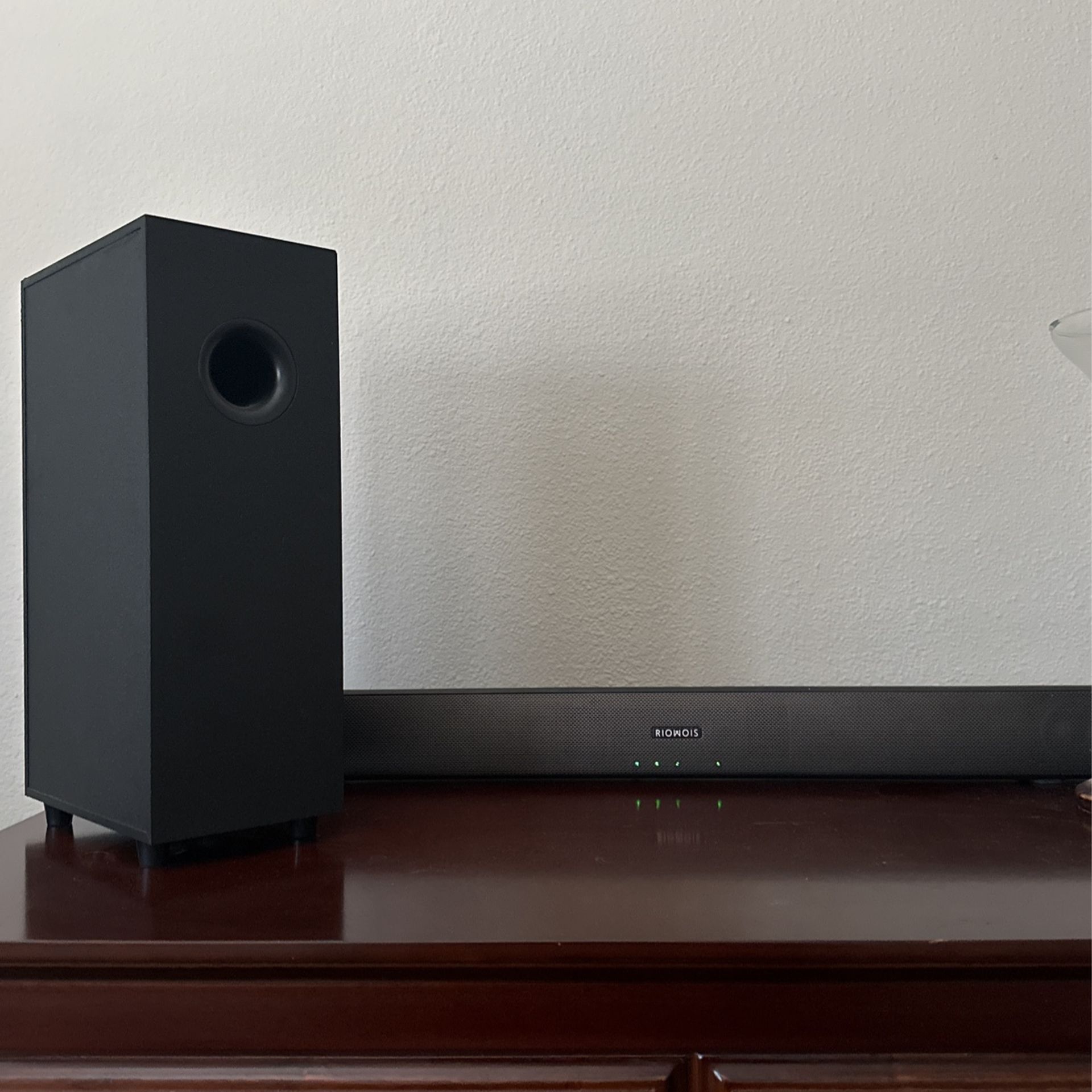 Riowois Sound Bar For TVs, Computers, Phones, Tablets With Remote Control And Subwoofer