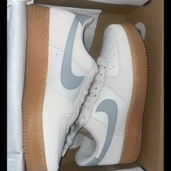 Nike Air Force 1 '07 LV8 men’s size 9