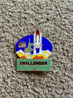 Commemorative Enamel Pin for the 1986 Space Shuttle Challenger STS-52-L