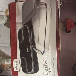 Brand new inbox 13 x 8 glass casserole dish with lid and installed carrier