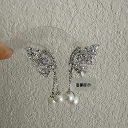 Women’s silver butterfly with pearl Earrings