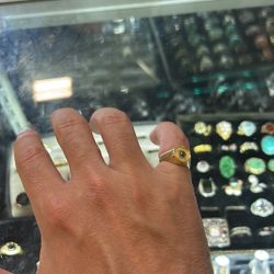 18k Gold Signet Ring.