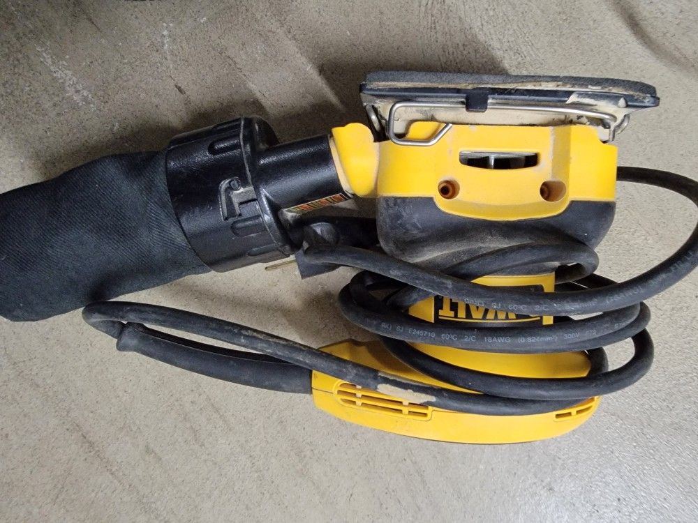 Dewalt Corded Palm Sander