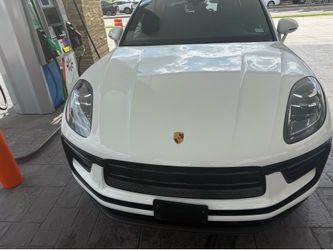 Porshe macan 2022 white 38k miles