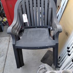 PLASTIC LAWN CHAIRS