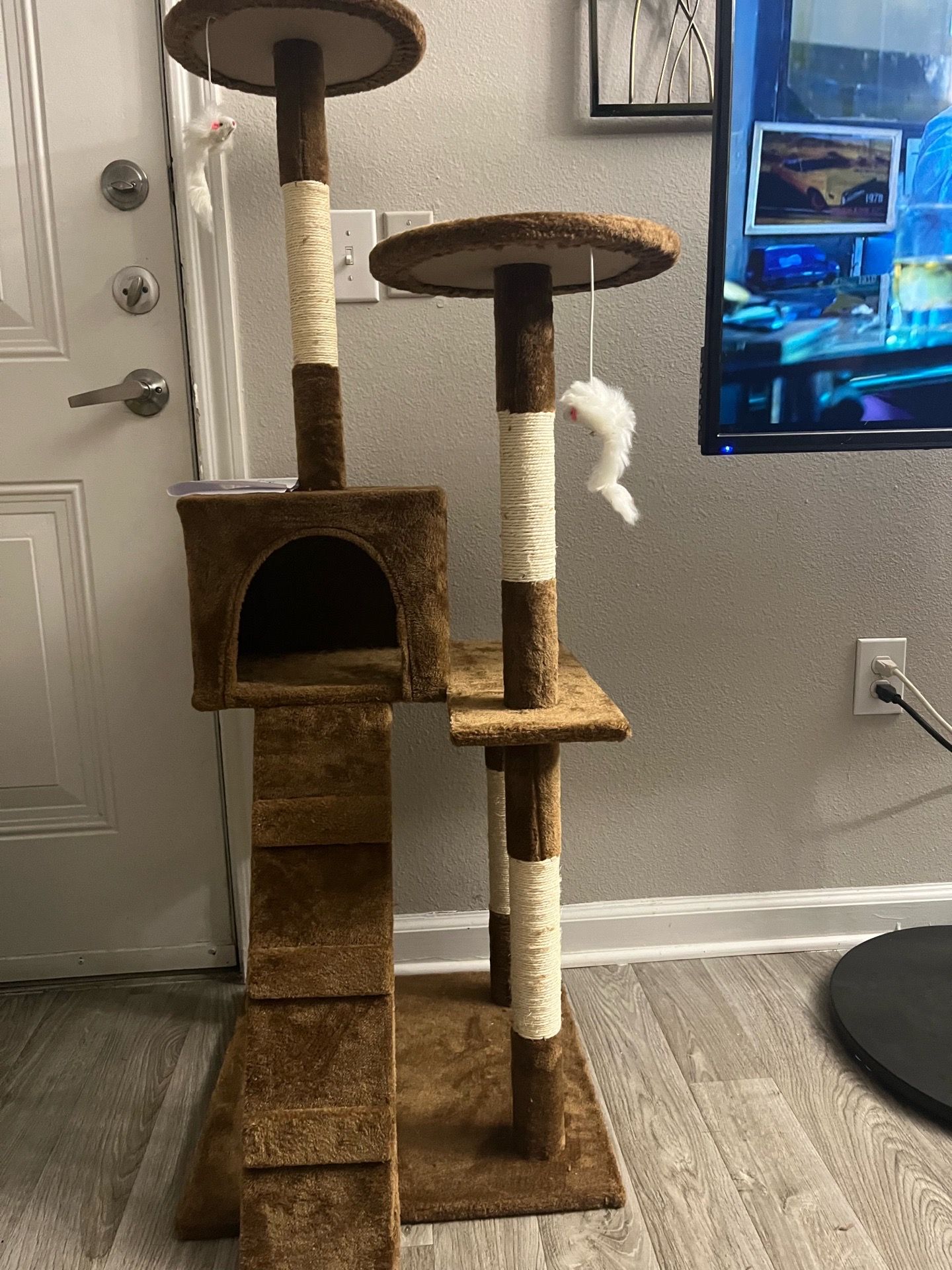 Title: Multi-Level Cat Tree Scratcher - NEW!