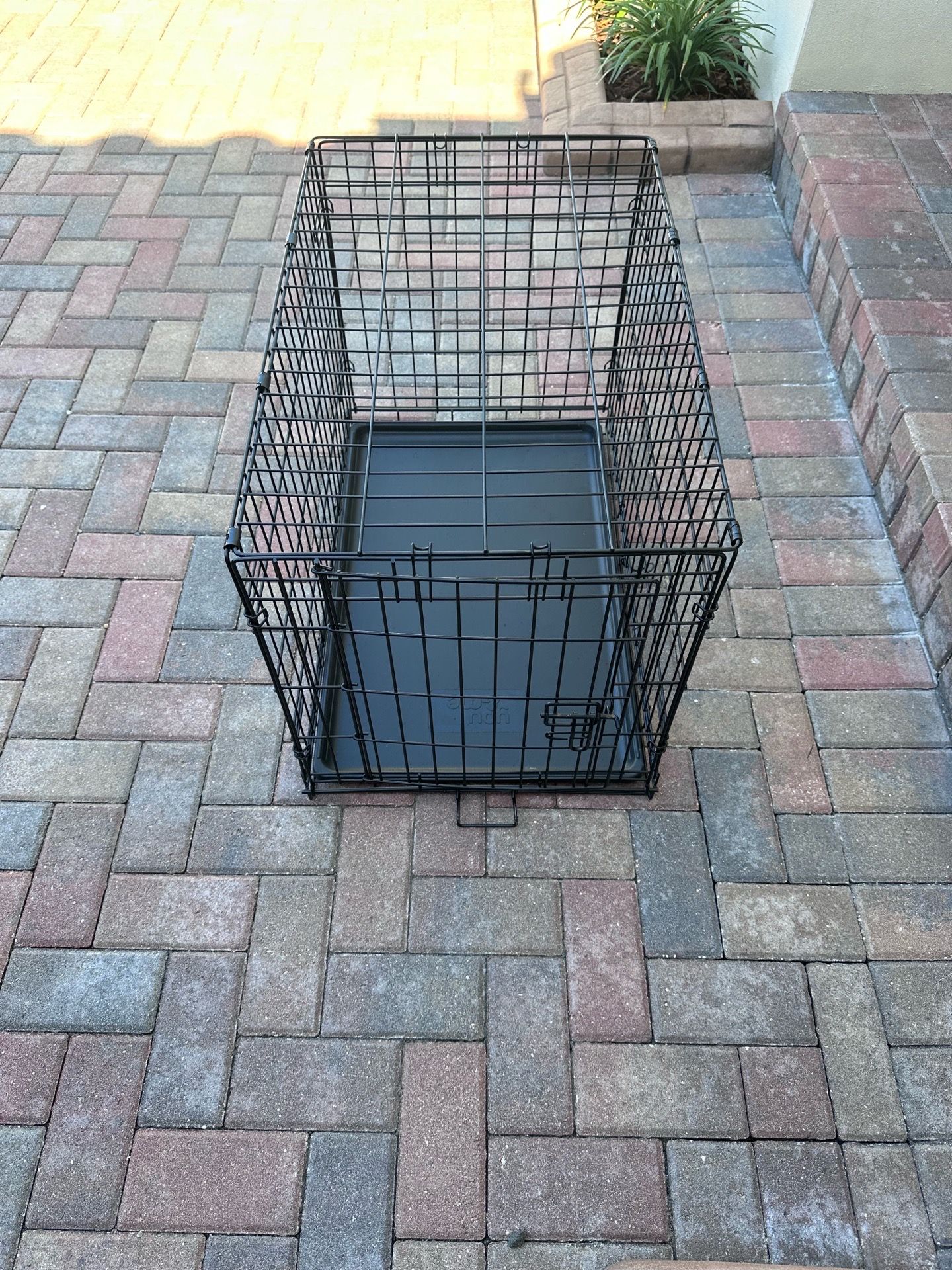 Like New Medium Dog Crate – Folding Metal Kennel